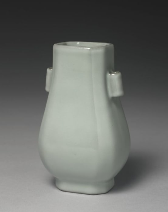 Chinese Antiques Art Hu jar with tubular handles in green glaze: Chinese Antiques Asian Antiques Porcelain Bronze Jade Painting Scroll Gold Chinese Ming Dynasty Furniture