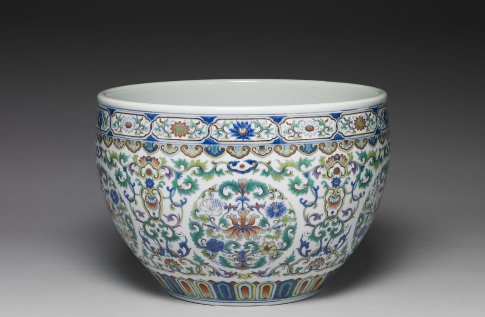 Chinese Antiques Art Basin with floral decoration in yancai painted enamels: Chinese Antiques Asian Antiques Porcelain Bronze Jade Painting Scroll Gold Chinese Ming Dynasty Furniture