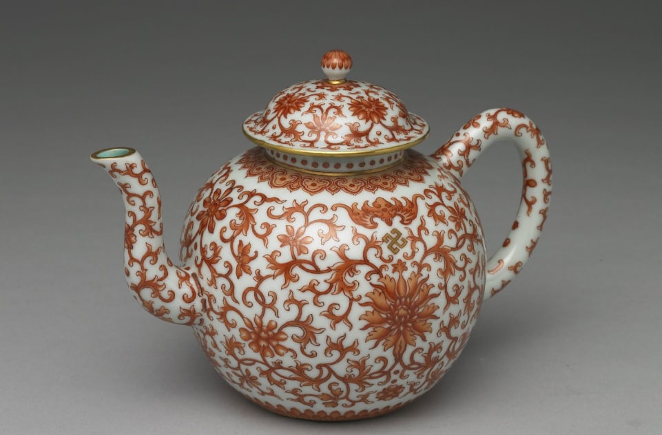 Chinese Antiques Art White teapot with Indian lotus scrolls in red glaze and gold tracing (1 of 1)