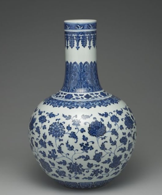 Chinese Antiques Art Celestial globe vase with Indian lotus scrolls in underglaze blue: Chinese Antiques Asian Antiques Porcelain Bronze Jade Painting Scroll Gold Chinese Ming Dynasty Furniture