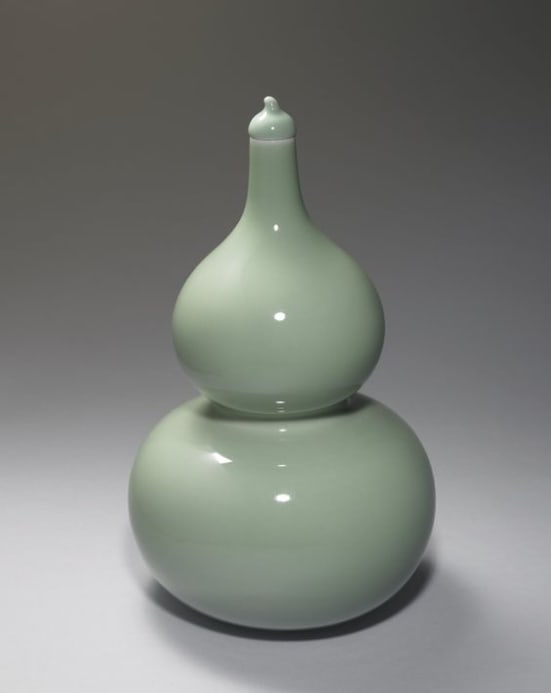 Chinese Antiques Art Lidded gourd-shaped vase with pale green glaze: Chinese Antiques Asian Antiques Porcelain Bronze Jade Painting Scroll Gold Chinese Ming Dynasty Furniture