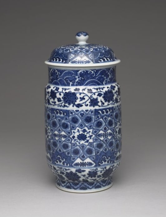 Chinese Antiques Art Lidded jar with billows and Indian lotus scrolls in underglaze blue: Chinese Antiques Art Asian Antiques Porcelain Bronze Jade Painting Scroll Gold Chinese Ming Dynasty Furniture