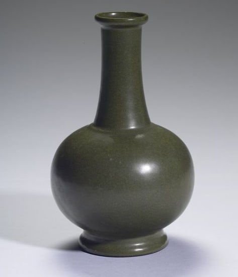Chinese Antiques Art Long-necked vase in tea-dust glaze (1 of 1)