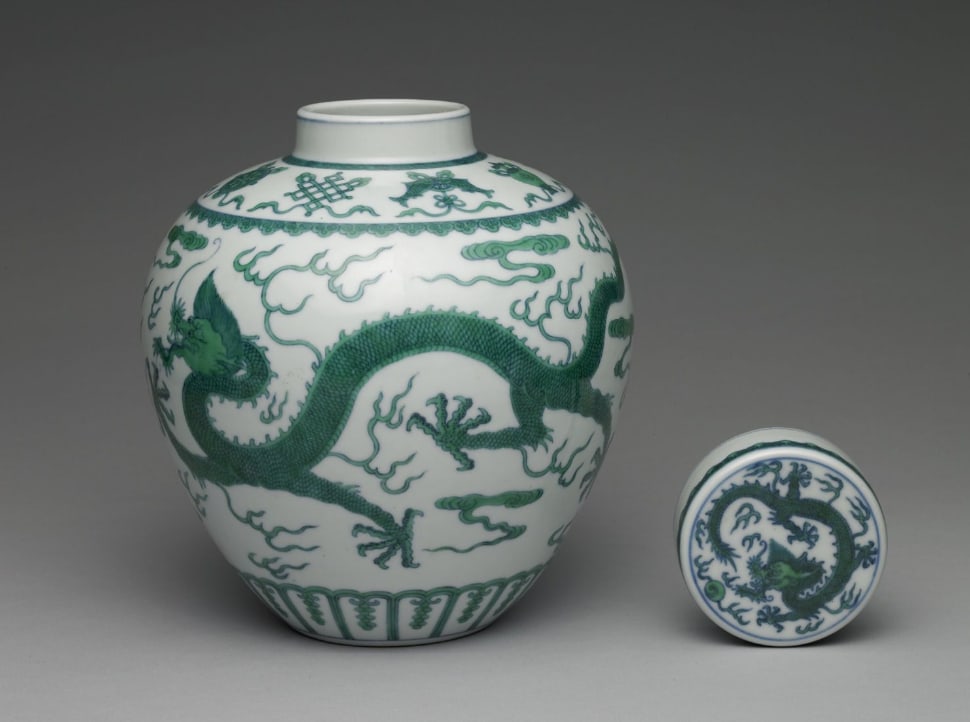 Chinese Antiques Art Lidded jar with green dragon decoration in doucai painted enamels: Chinese Antiques Art Asian Antiques Porcelain Bronze Jade Painting Scroll Gold Chinese Ming Dynasty Furniture