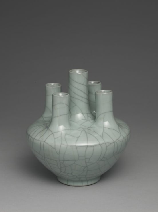 Chinese Antiques Art Flower holder with five-neck body in green glaze: Chinese Antiques Art Asian Antiques Porcelain Bronze Jade Painting Scroll Gold Chinese Ming Dynasty Furniture