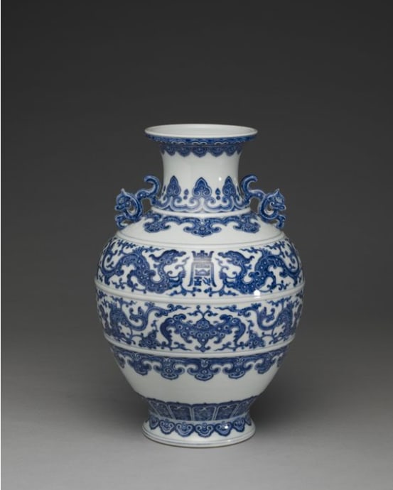 Chinese Antiques Art Vase with chi-dragon handles in underglaze blue: Chinese Antiques Art Asian Antiques Porcelain Bronze Jade Painting Scroll Gold Chinese Ming Dynasty Furniture