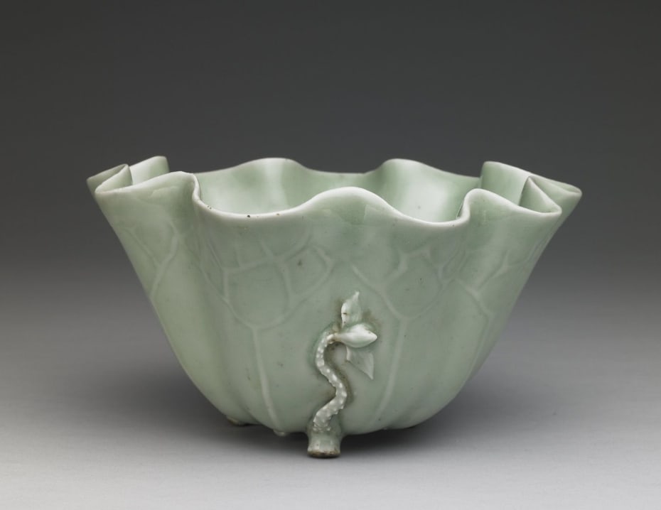 Chinese Antiques Art Lotus leaf-shaped brush washer with green glaze (1 of 1)
