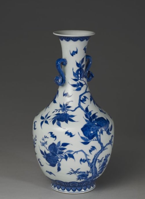 Vase with ruyi-shaped handles and auspicious symbols of happiness and longevity in underglaze blue (1 of 1)