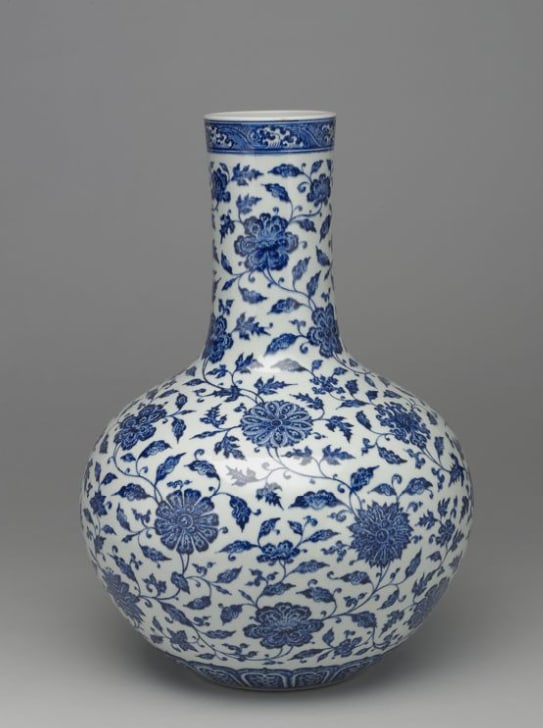 Chinese Antiques Art Celestial globe vase with Indian lotus scrolls in underglaze blue: Chinese Antiques Art Asian Antiques Porcelain Bronze Jade Painting Scroll Gold Chinese Ming Dynasty Furniture