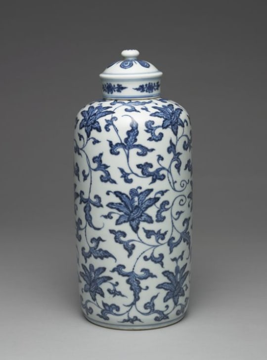 Chinese Antiques Art Lidded jar with floral decoration in underglaze blue: Chinese Antiques Art Asian Antiques Porcelain Bronze Jade Painting Scroll Gold Chinese Ming Dynasty Furniture