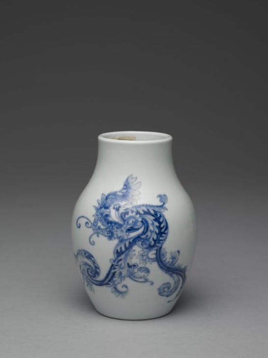 Chinese Antiques Art Lidded jar with dragon decoration in underglaze blue: Chinese Antiques Art Asian Antiques Porcelain Bronze Jade Painting Scroll Gold Chinese Ming Dynasty Furniture