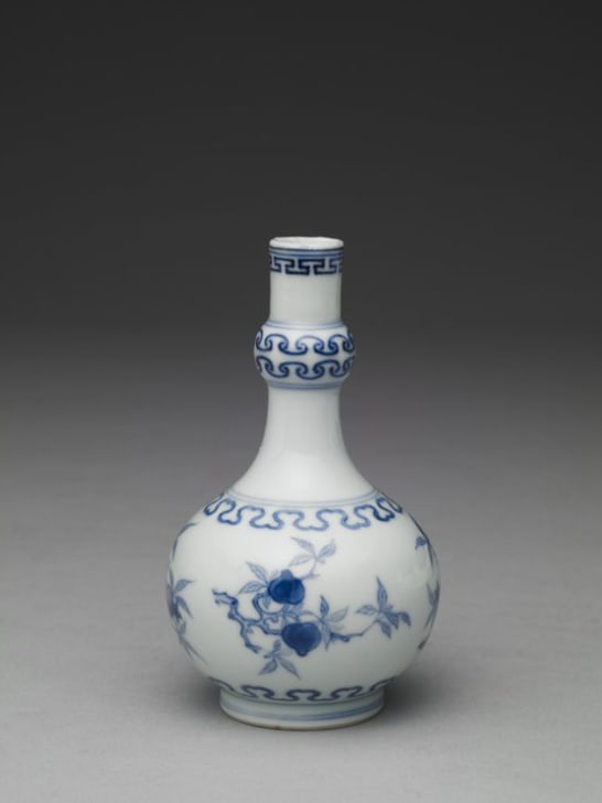 Chinese Antiques Art Vase with peach and pomegrante decoration in underglaze blue: Chinese Antiques Art Asian Antiques Porcelain Bronze Jade Painting Scroll Gold Chinese Ming Dynasty Furniture