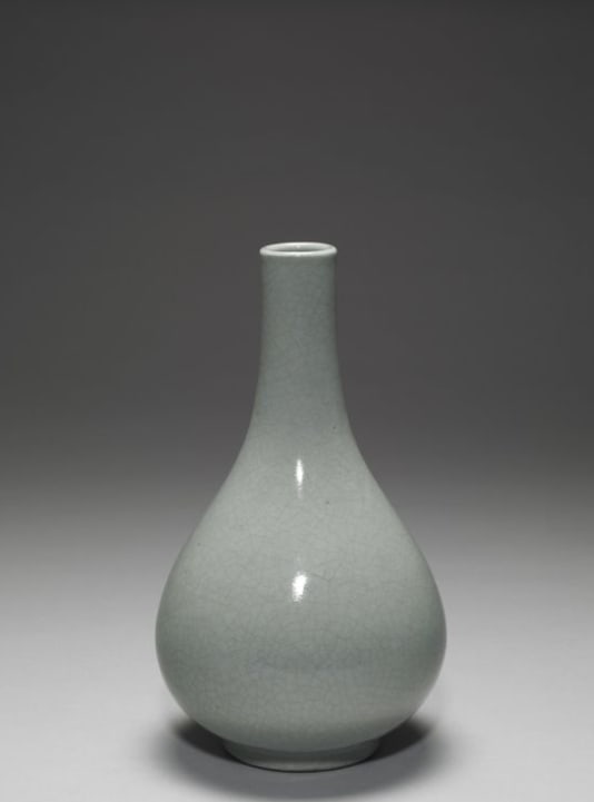Chinese Antiques Art Gallbladder-shaped vase in pale green glaze: Chinese Antiques Art Asian Antiques Porcelain Bronze Jade Painting Scroll Gold Chinese Ming Dynasty Furniture