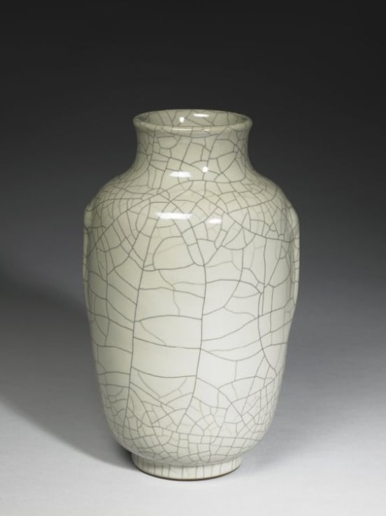 Chinese Antiques Art Vase with handles in green glaze: Chinese Antiques Art Asian Antiques Porcelain Bronze Jade Painting Scroll Gold Chinese Ming Dynasty Furniture