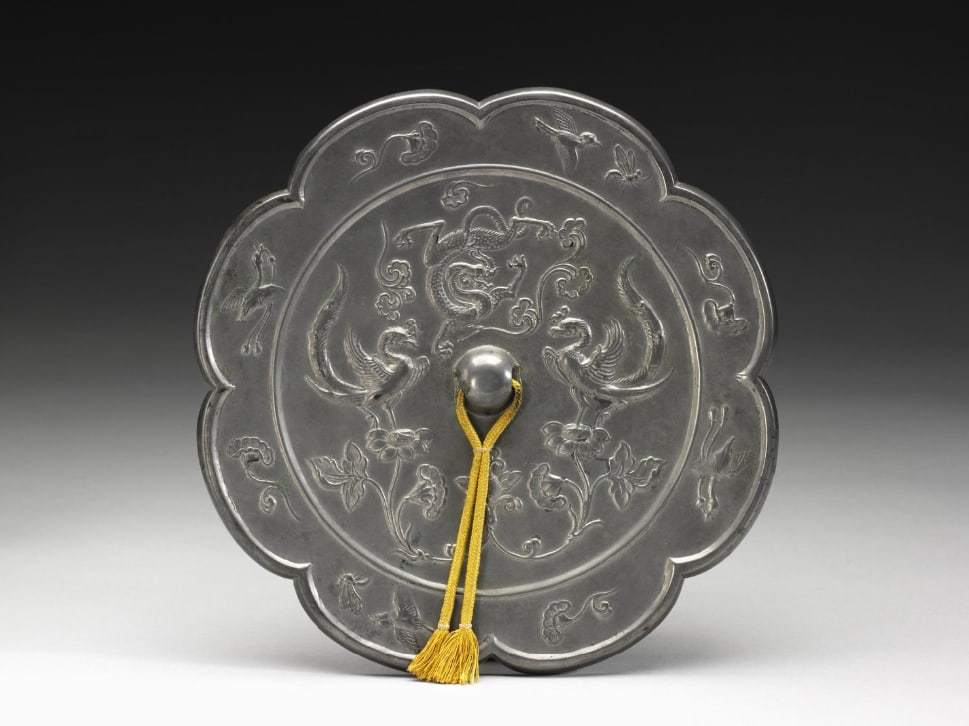 Chinese Antiques Art Lobed mirror decorated with phoenixes: Chinese Antiques Art Asian Antiques Porcelain Bronze Jade Painting Scroll Gold Chinese Ming Dynasty Furniture