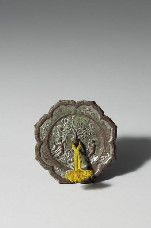 Chinese Antiques Art Foliated bronze mirror decorated with Moon Palace: Chinese Antiques Art Asian Antiques Porcelain Bronze Jade Painting Scroll Gold Chinese Ming Dynasty Furniture