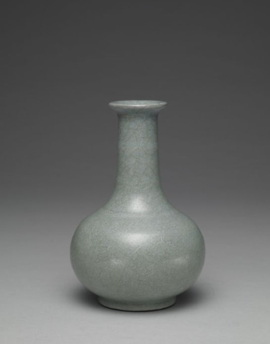 Chinese Antiques Art Flared-rimmed vase with linear decoration in celadon glaze (1 of 2)