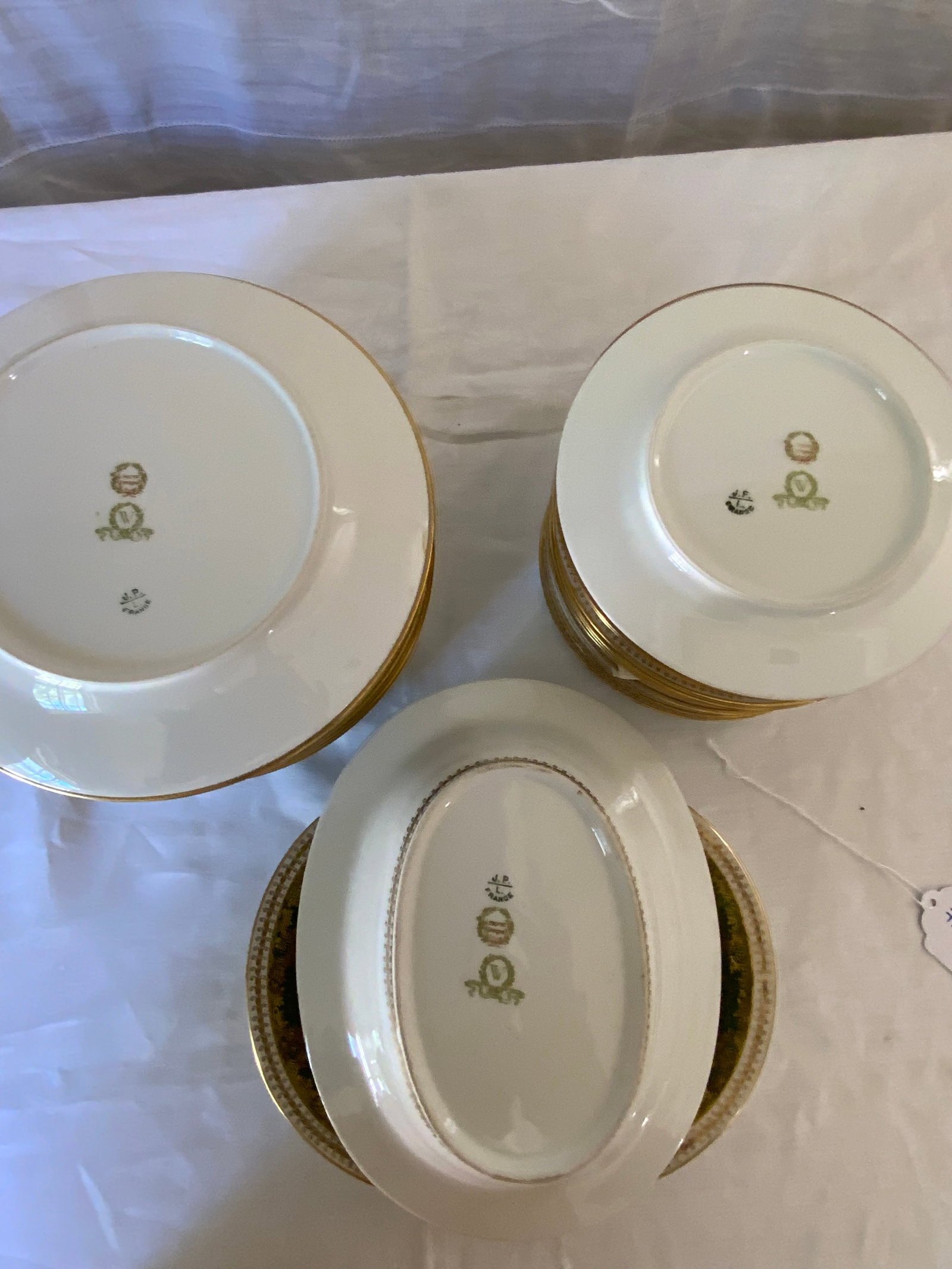 Spode China: Spode china Y2988 C. Fitzhugh Blue, lunch set: 11 plates, 12 cup & saucer, teapot, sugar & creamer. Good condition.