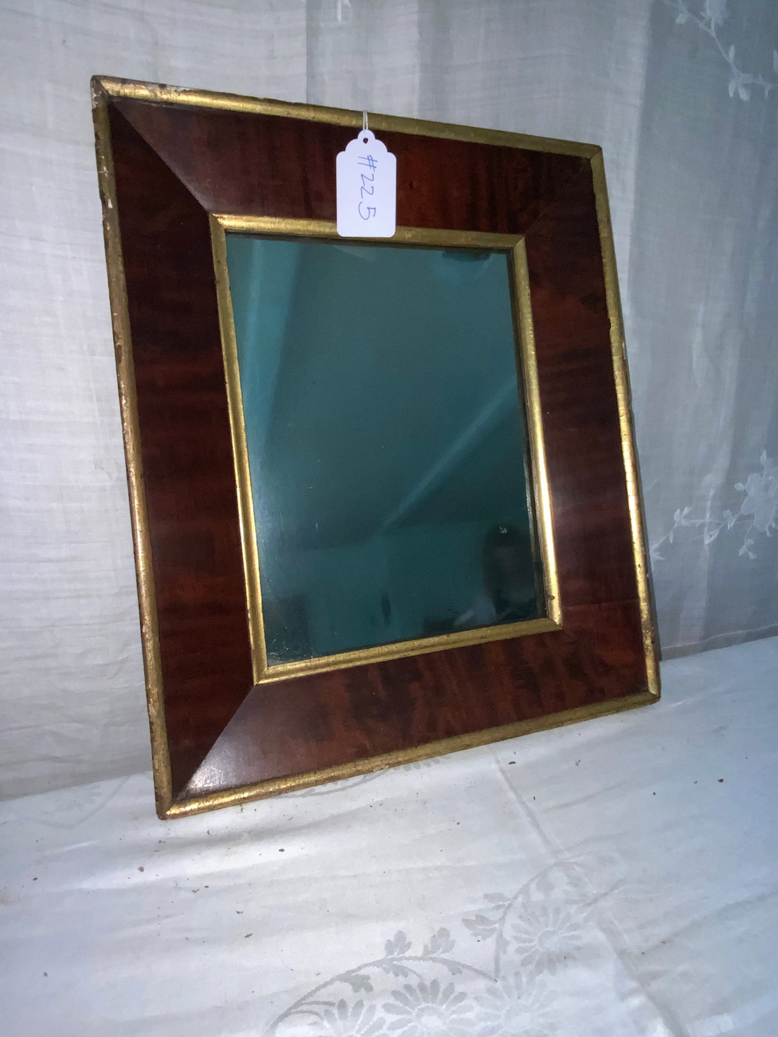 Mahogany Ogee Mirror: Mahogany ogee mirror w/ gold gilt borders, 19" x 15 1/2" original. Good condition.