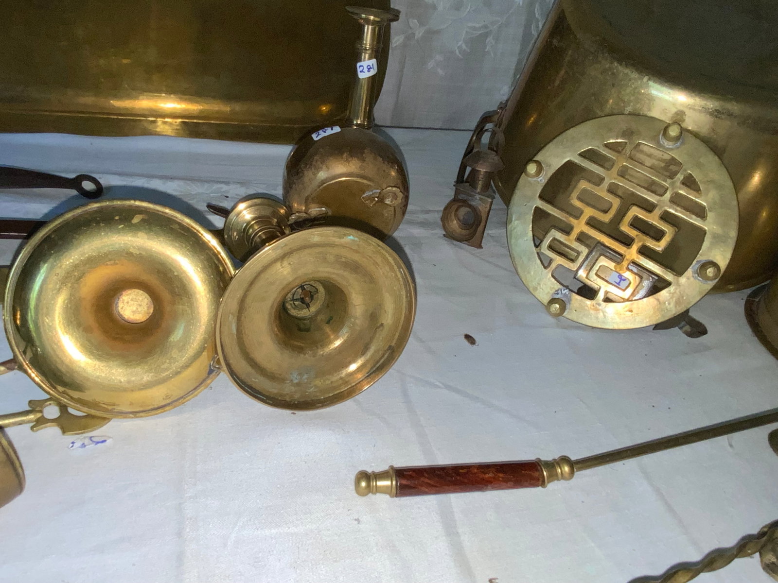Copper/Brass Lot: Large lot of approx 36 copper/brass items, various ages/conditions. Good condition.