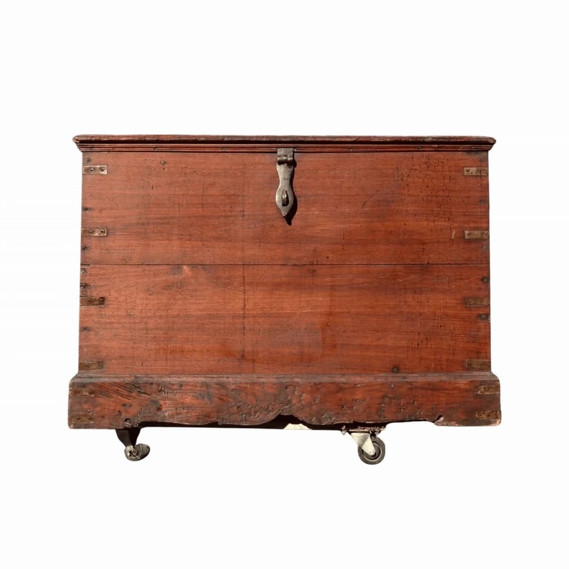 American Colonial Primitive Storage Chest (1 of 6)