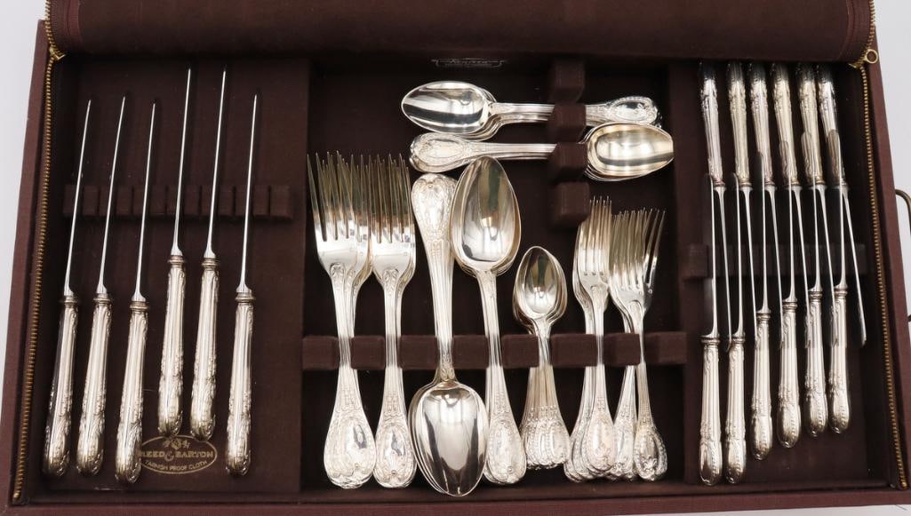 Rare 84 Pc. Odiot “Louveciennes” Sterling Silver Flatware Service: Odiot “Louveciennes” Sterling Silver Flatware Service 84 pieces, service for 12 Odiot “Louveciennes” sterling silver dinner-size flatware service featuring a Neoclassical laure