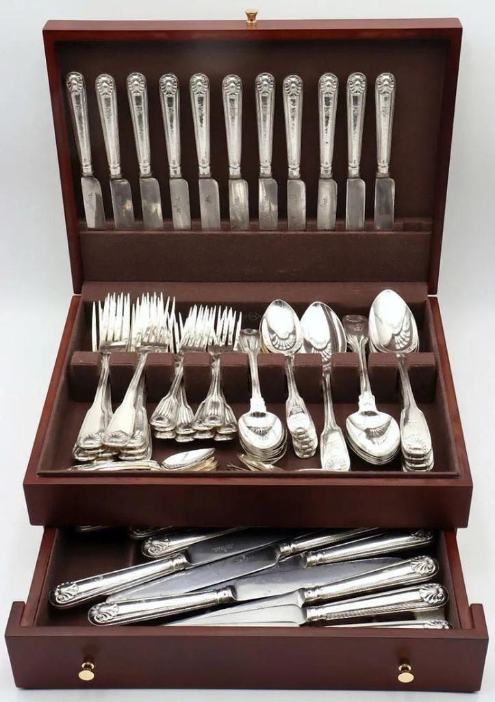 84 Pc. Thomas and George Hayter “Fiddle, Shell and Thread” Sterling Silver Flatware Set: 84 Pc. Thomas and George Hayter (British) “Fiddle, Shell and Thread” Sterling Silver Flatware Set Circa 1830–1847 English sterling silver flatware service in the Fiddle, Shell and Th