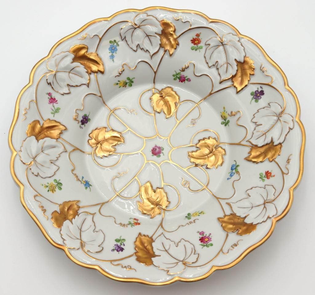 Von Schierholz Hand-Painted Porcelain Floral & Gilt Serving Bowl: Von Schierholz Hand-Painted Porcelain Floral & Gilt Serving Bowl German porcelain serving bowl with scalloped rim, decorated with raised gilt grapevine and leaf motifs throughout and scattered han