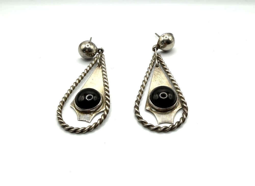 Taxco braided Onyx earrings: Vintage Taxco braided earrings with Onyx center stones marked 925 Mexico TC-132