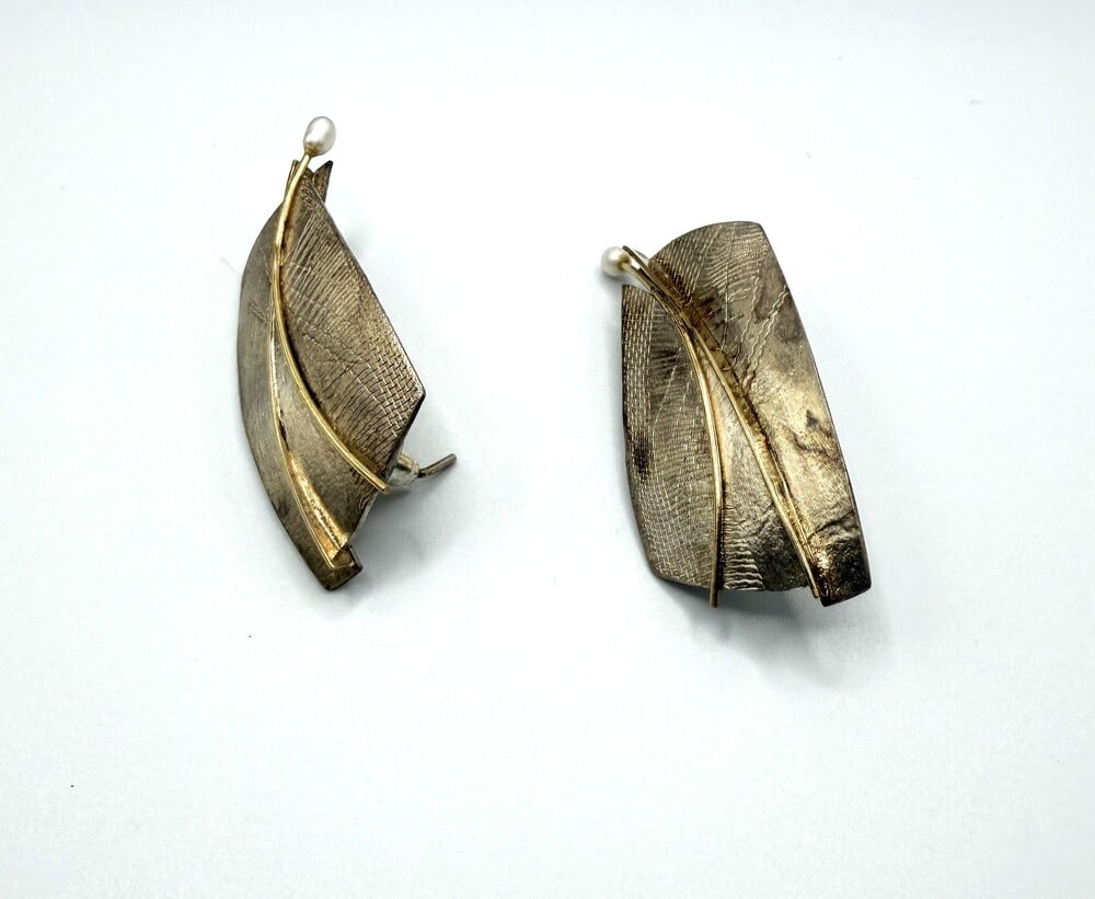 925&14K earrings with freshwater pearl: Vintage 925 and 14K earrings with a gold wash and freshwater pearls marked DEBORAH sterling 14K