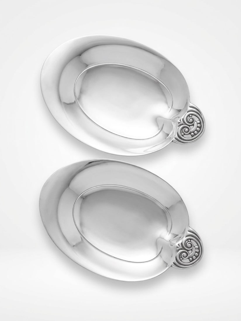 A pair of Tiffany & co makers art deco sterling oval serving dishes (1 of 3)