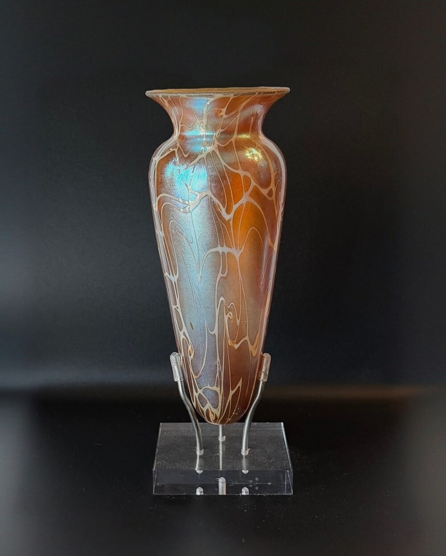 Durand "King Tut" vase on modern base /stand (1 of 1)