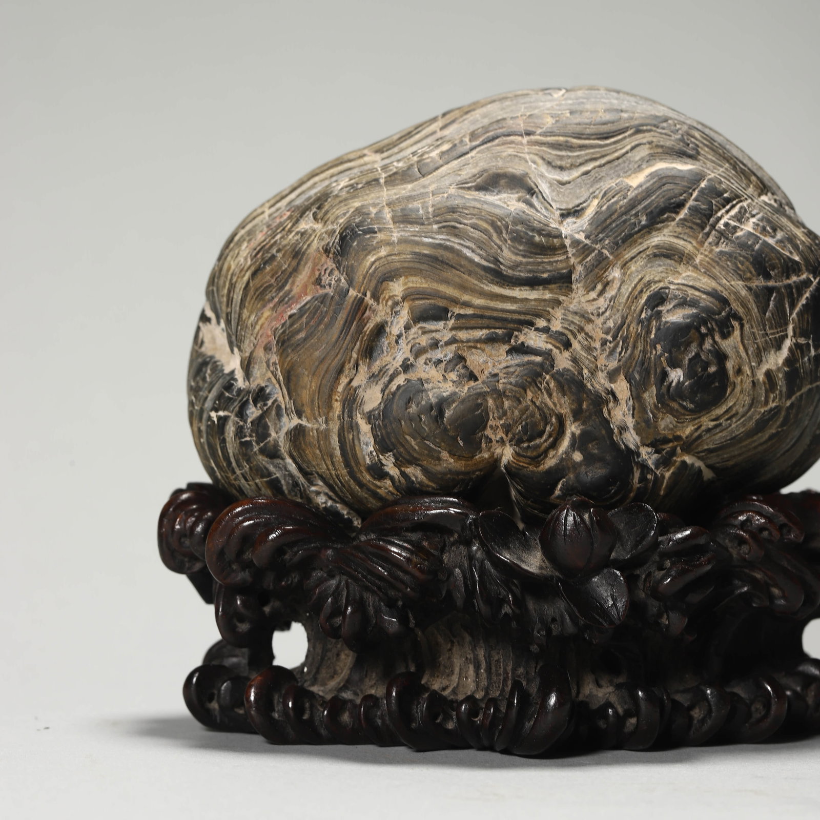 A LAIBIN CURLED-PATTERN STONE. - 2