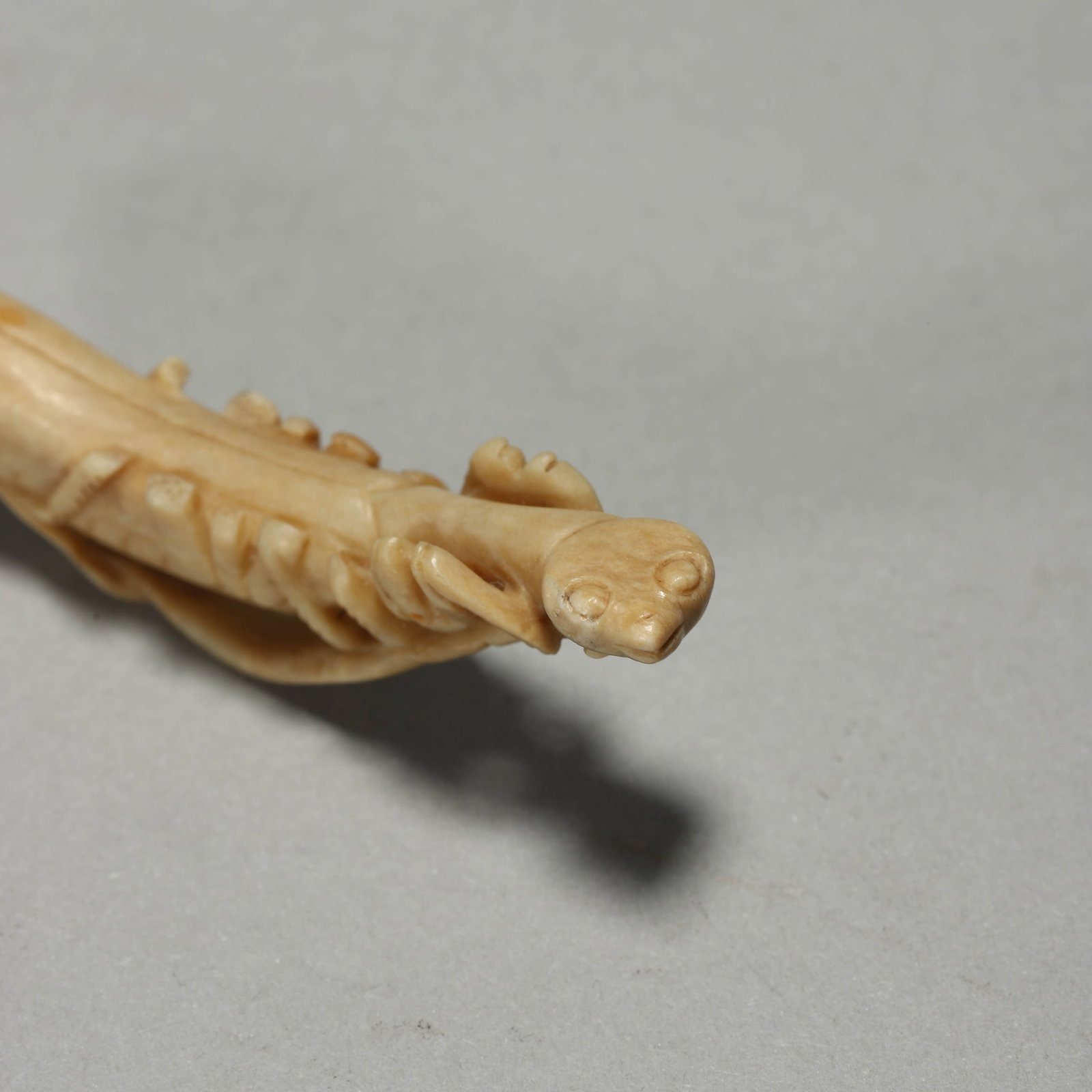 A CHICKEN-BONE WHITE JADE PRAYING MANTIS. - 2