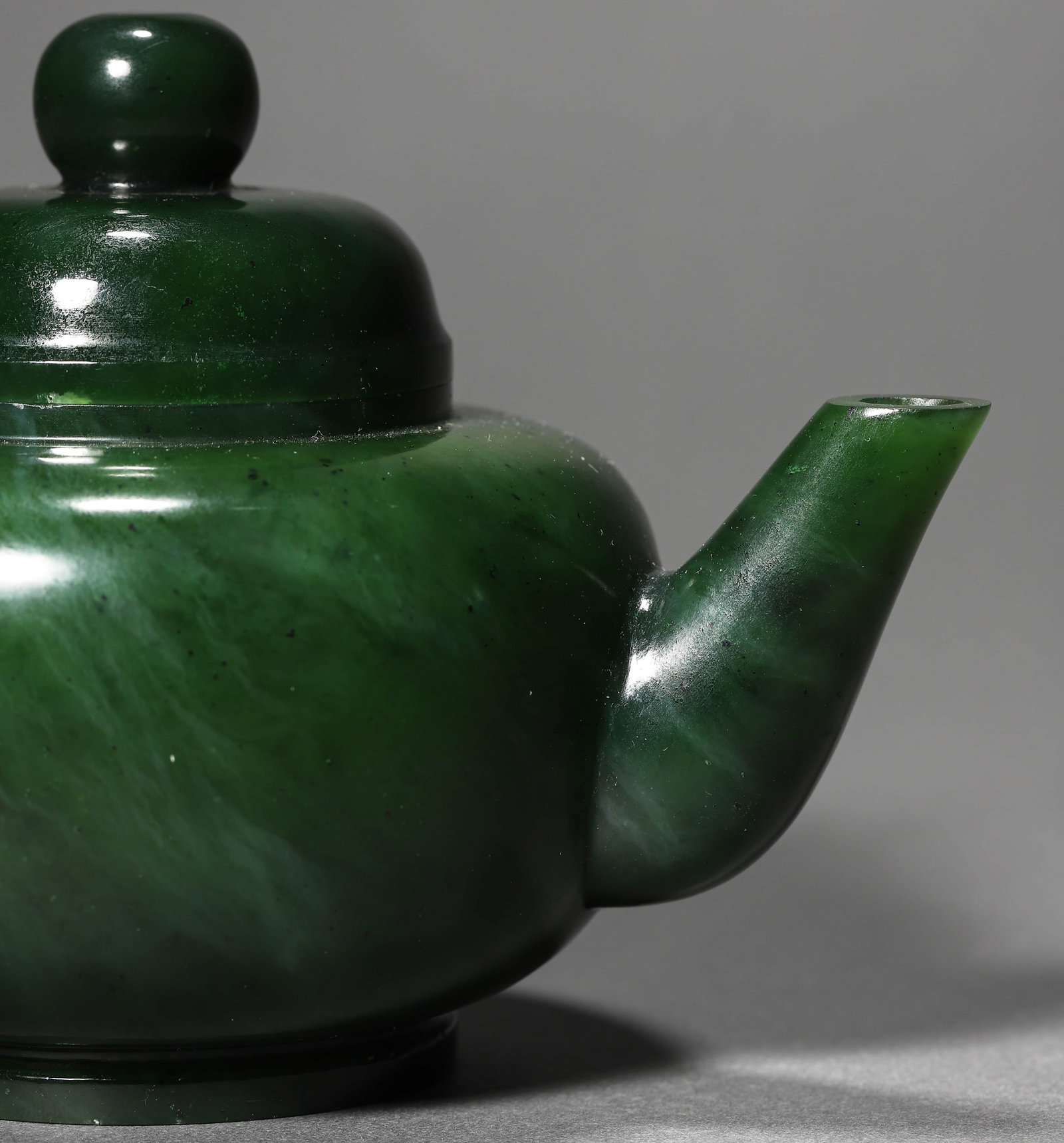A CELADON JADE VESSEL - 3