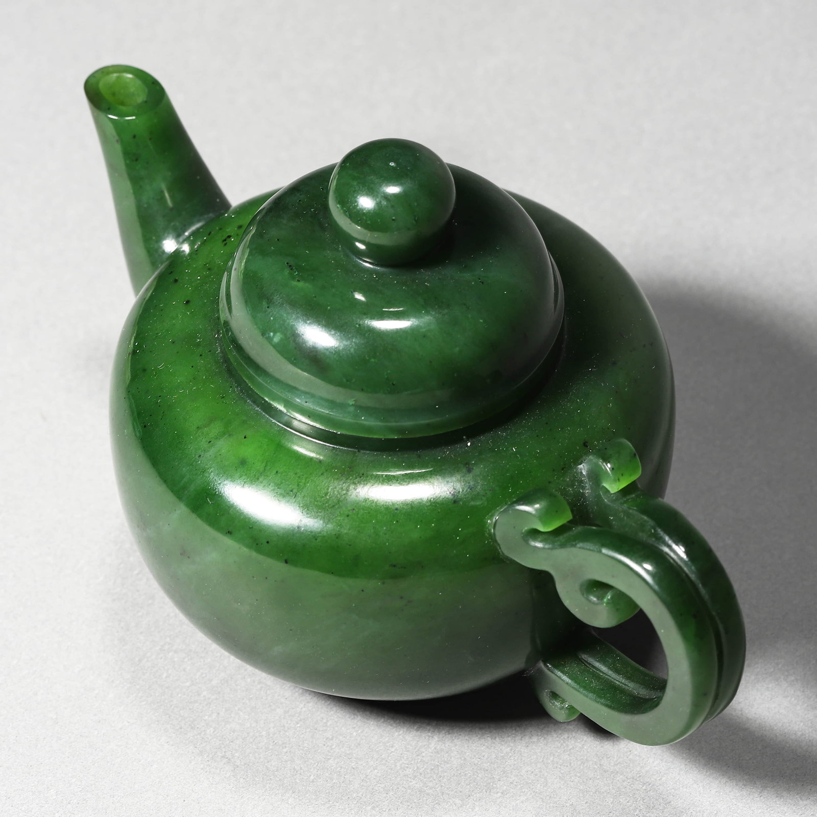 A CELADON JADE VESSEL - 4