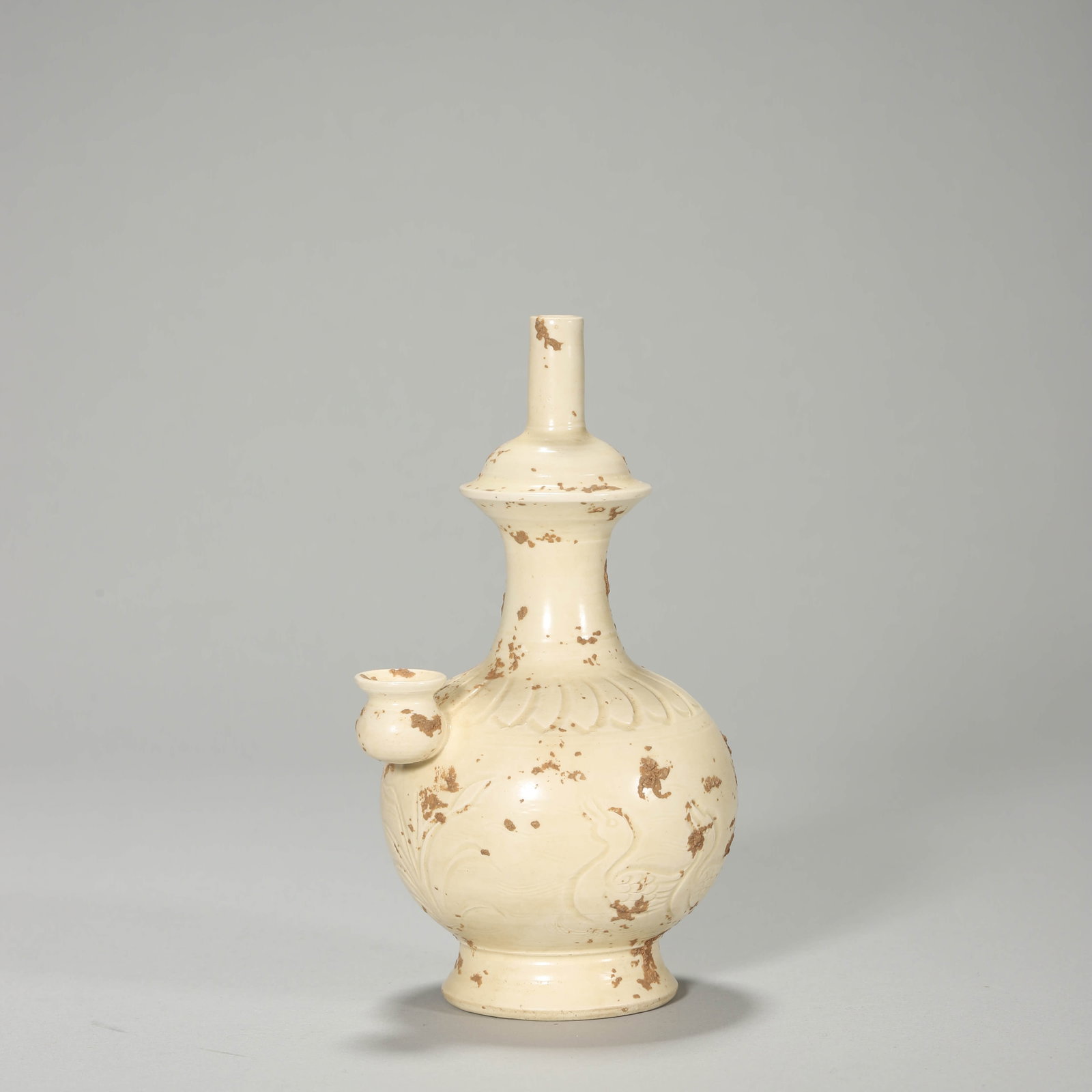A WHITE-GLAZED CARVED EWER. - 2