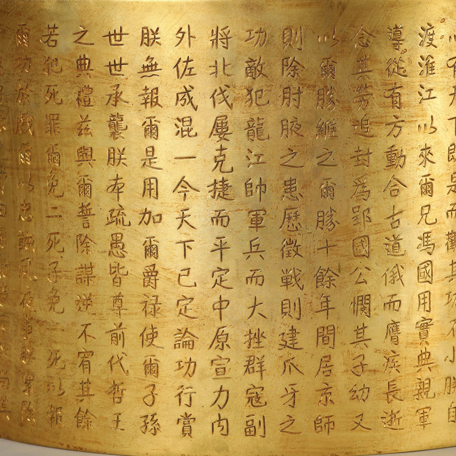 A GILT-BRONZE TABLET. - 2