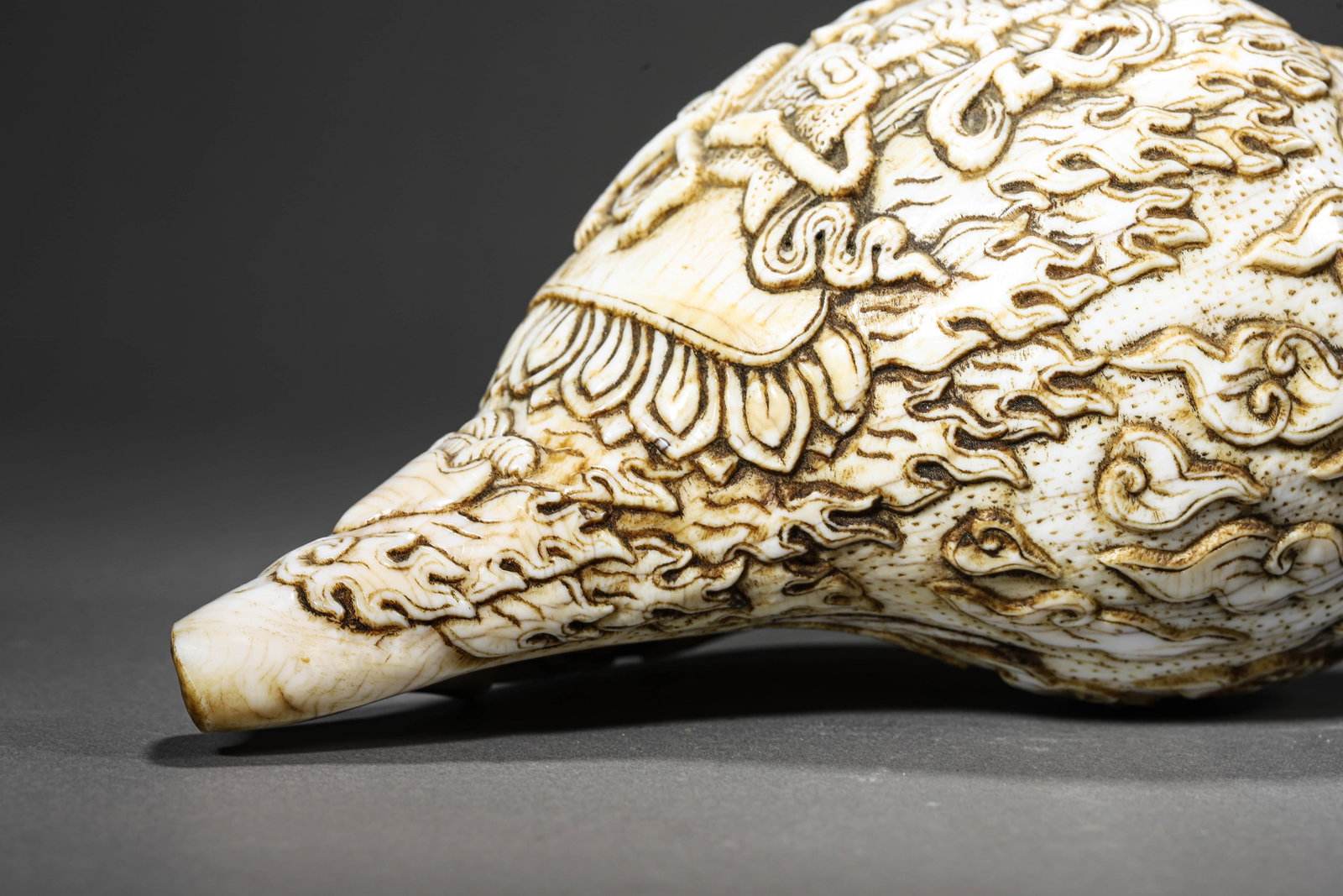 A RELIEF-CARVED CONCH SHELL - 2