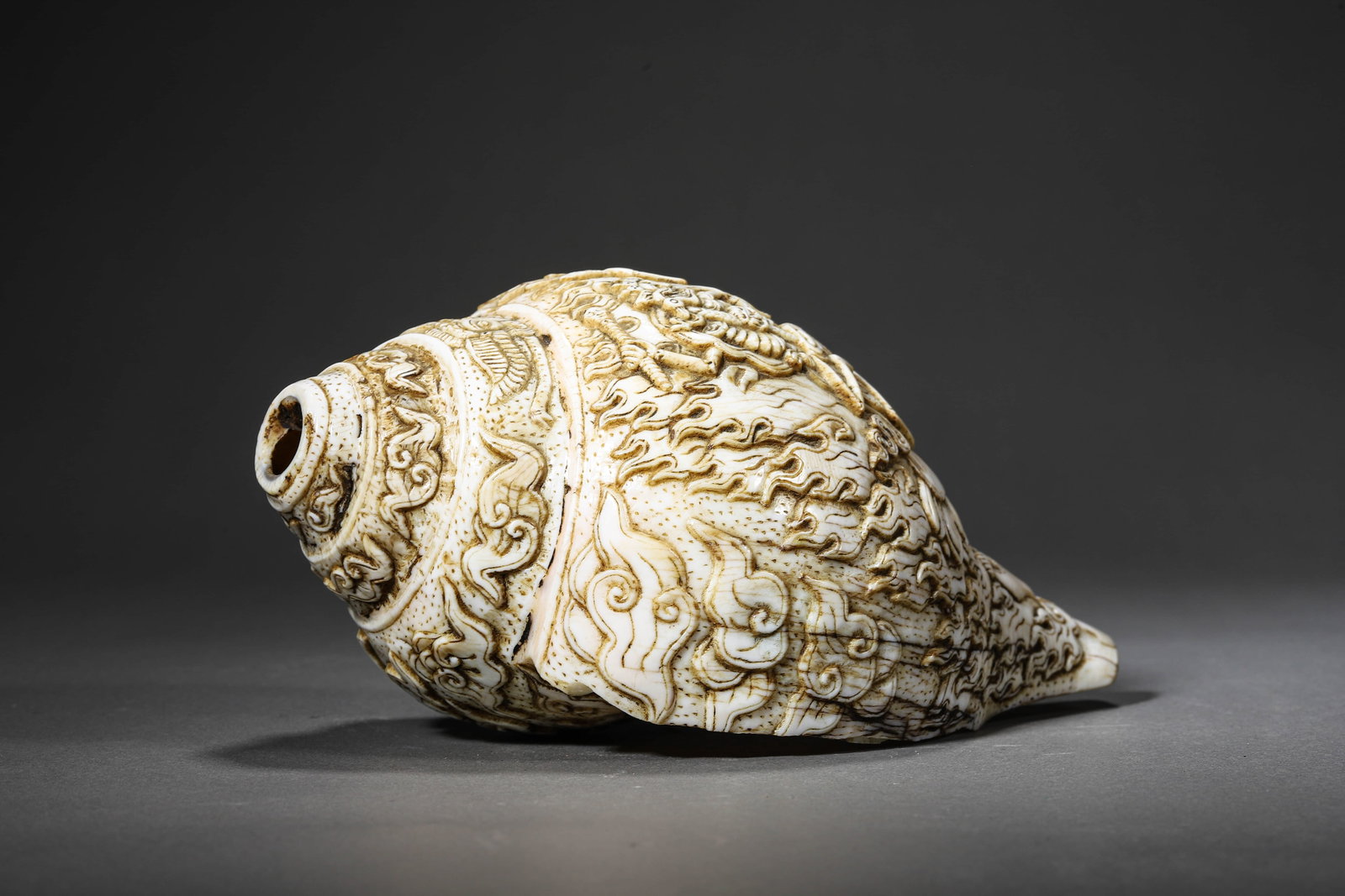 A RELIEF-CARVED CONCH SHELL - 5