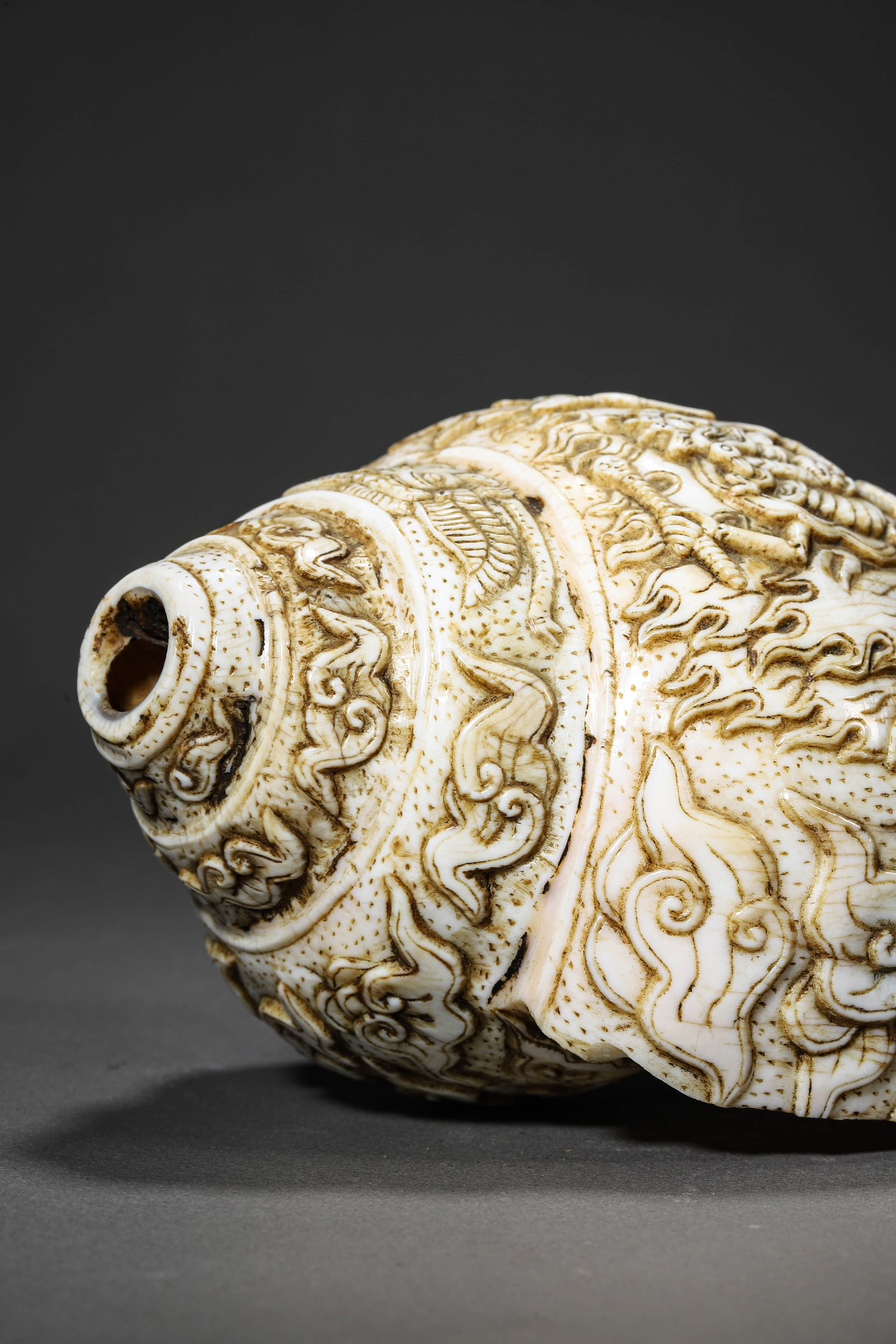 A RELIEF-CARVED CONCH SHELL - 6