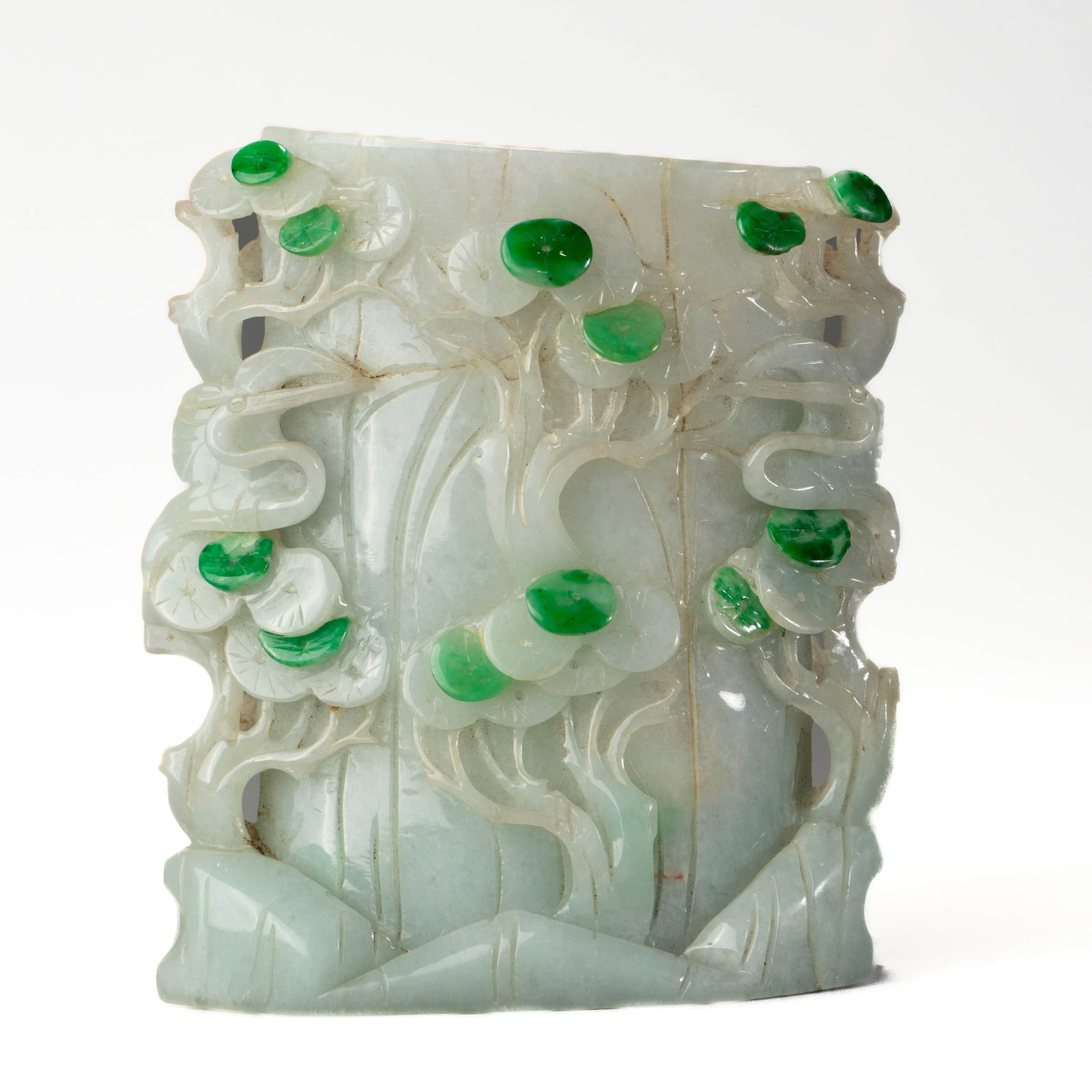 A JADEITE FLOWER VASE: Height 4 1/8 in. (10.5 cm), Width 3 9/16 in. (9 cm)