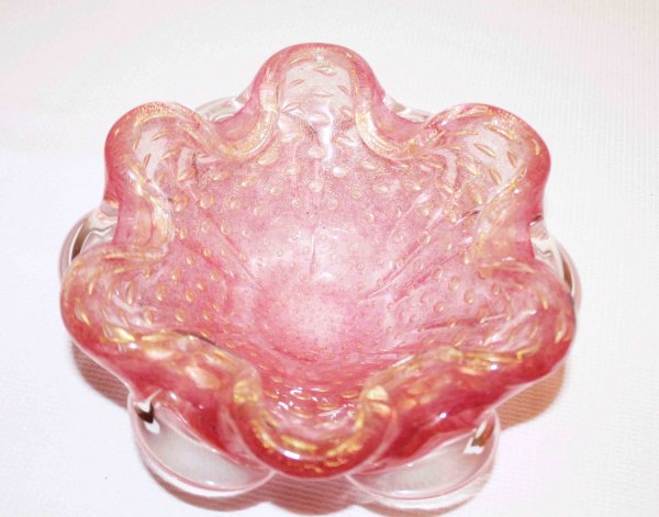 Seguso Rose Pink Bullicante Dish w/ Gold Dust: This is a Vintage Mid-Century Rose Pink Bullicante dish encased in clear glass with controlled bubbles and Gold Dust highlights. Attributed to Archimede Seguso. DIMENSIONS: Height: 3" in. Width: 7.25"