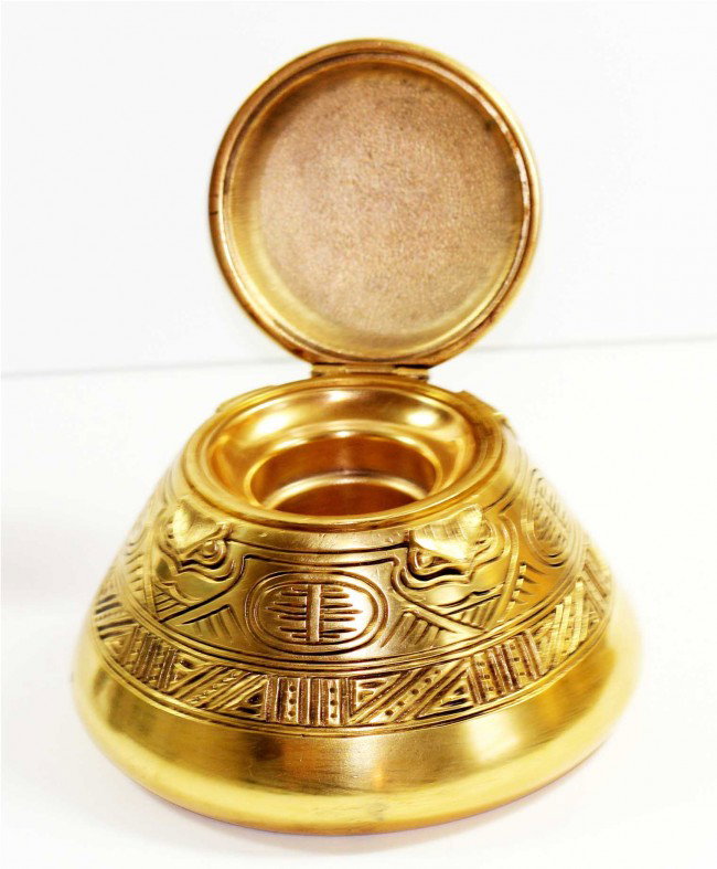 Tiffany Bronze American Indian Inkwell: Amazing bronze American Indian Inkwell. Signed "1411 Tiffany Studios New York." Dimensions: Bottom Diameter: 5.5 inches Height: 3.75 inches