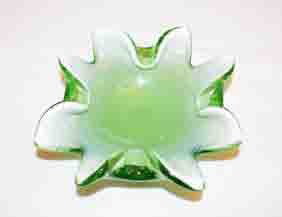 Fratelli Toso Green & White Starfish Dish: Mid-Century Six Pointed "Organic Form" Dish of Green and White. This pattern is sometimes referred to as Starfish." Attributed to ERMANNO TOSO. DIMENSIONS: Height: 1 58 in. Width: 10 1/2 in. Weight: 3