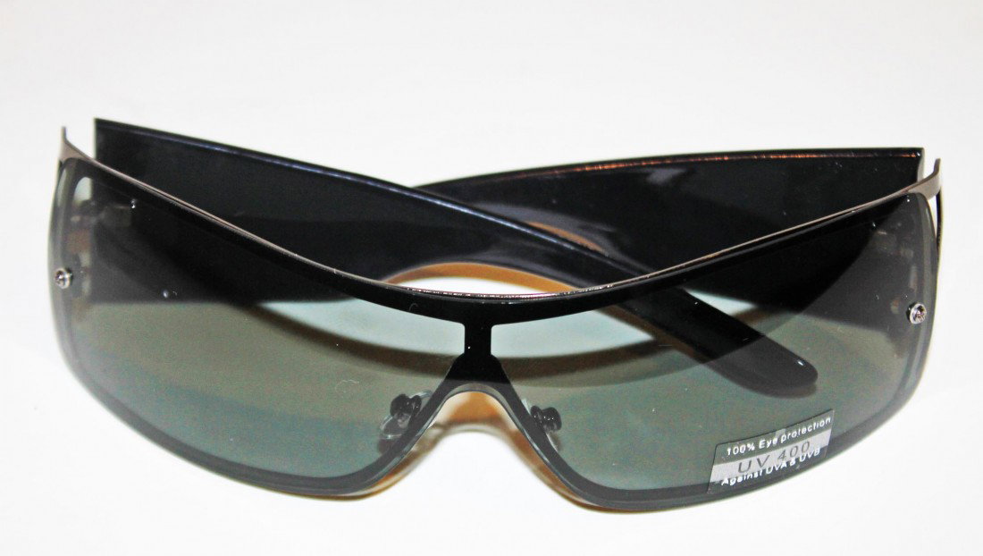 New Unisex Pair of Designer Brand Tattoo Sunglasses: New Pair of Unisex sunglasses made by the designer brand Tattoo.