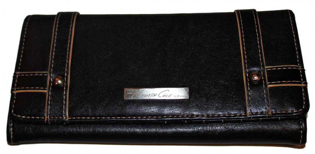 Vintage Womens Kenneth Cole Wallet: Vintage Black Leather Kenneth Cole Women's Wallet.