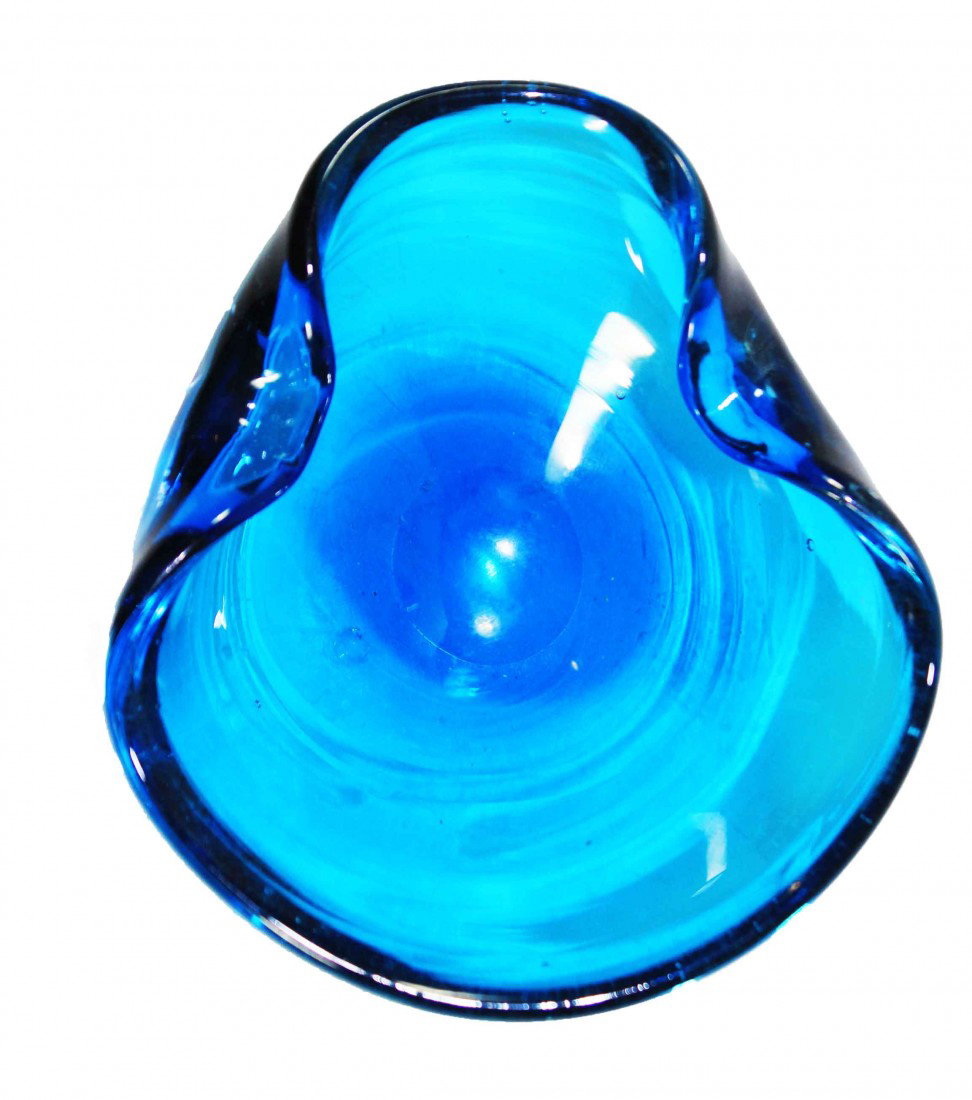 Murano Azure Blue Clam Shell: Murano azure blue clam shell Dimensions: Length: 4.5 inches Width: 4 inches Height: 1 5/8 inches