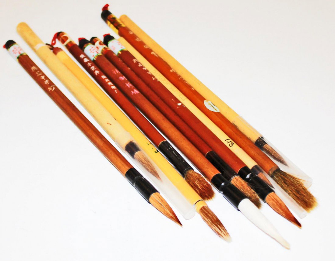 Lot of 9 calligraphy brushes: Lot of 9 calligraphy brushes