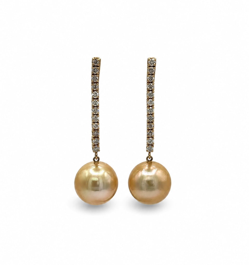 Yellow gold Diamond and pearl earrings. (1 of 2)